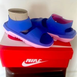 Girls Big Kid Size 4 Nike Sandal NWT